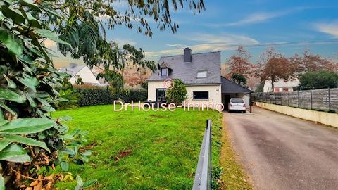 Docteur House immobilier vous propose cette belle villa située en impasse au calme proche du centre bourg de Mériadec. Les commerces à pied. Sur une belle parcelle entièrement clôturée et arborée, cette maison se compose au RDC: Un beau salon séjour ...