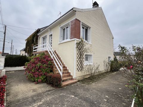 SECTEUR CHEVALERIE - JARDIN - À RÉNOVER Idéalement placée, secteur Nord, au calme et à proximité des transports, venez découvrir cette charmante maison à fort potentiel. Au rez-de-chaussée : une salle à manger, une chambre, une véranda avec accès sur...