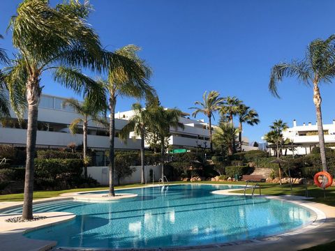 Located in Nueva Andalucía. Discover your new home in Nueva Andalucía! This magnificent apartment for sale is located less than 5 minutes by car from Puerto Banús and within walking distance of shops and the famous Marbella Real gym and paddle tennis...