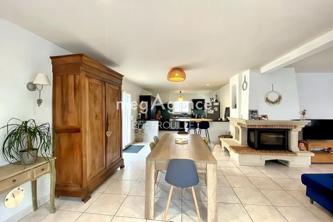 Située dans un environnement calme, à 2 minutes des commerces de la Possonnière et 6 minutes à pied de la gare (Angers à 9mn), découvrez cette maison contemporaine offrant près de 200 m² de surface totale sur une parcelle de près de 580m2. Le rez-de-...