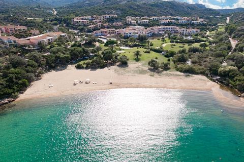 Il residence per vacanze Il Giardino degli Oleandri si trova nel cuore dell'esclusiva Costa Smeralda, non lontano dalle più belle spiagge della zona. Dista solo 3 km dal centro di Porto Cervo, meta nota per le sue boutique esclusive e i locali glamou...