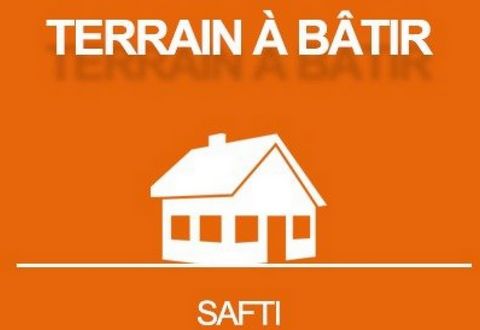 Situé à Saint-Pierre-des-Corps (37700), ce terrain bénéficie d'un emplacement privilégié au sein d'une ville dynamique. Proche de commodités telles que des commerces, écoles et transports en commun, il offre un cadre de vie agréable et pratique pour ...