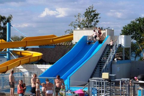 First Camp Skovlund - Lillebælt Mit einem großen Wasserpark, 5 Spielplätzen, tollen Einrichtungen, Kiosk, Bistro Corner und dem vielleicht schönsten Meerblick Fünens ist First Camp Skovlund die erste Wahl für einen Camping- oder Hüttenurlaub auf Füne...