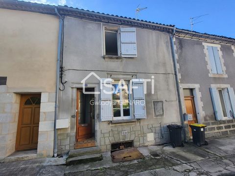 Come and discover this house with great potential in this medieval village, within walking distance of all amenities. Due to its volumes, this property offers you strong development potential. It consists of: On the ground floor: - a 20m2 living room...