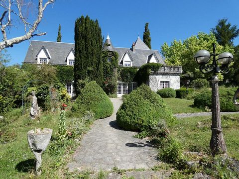 Située à 5mn de la cité royale de Loches, cette magnifique demeure vous offre 290m² de surface habitable ainsi qu'un grand parc de 2.3 Hectares. Vous pourrez y profiter d'une vue exceptionnelle sur la cité royale de Loches. Cette demeure située au ca...