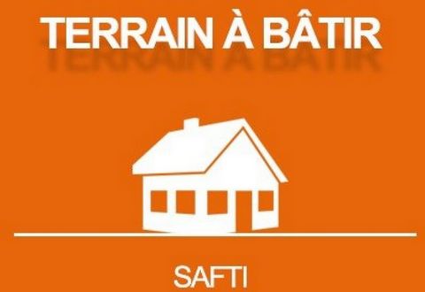 Situé dans une impasse, beau terrain plat à batir de 473m2 avec une façade de 17,31ml et 34,31 ml de profondeur. Son emprise au sol de 86m2 vous permettra de réaliser la maison familiale de vos rêves. Plan et documents vous serons transmis après la v...