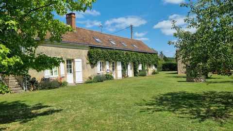 CRE SUR LOIR (72 200), proximité La Fleche .VIAGER OCCUPE FEMME 81 ANS. Magnifique longère avec trois chambres sur une parcelle de 1ha79a89ca. Cette maison se compose au rez de chaussée d'une entrée, d'une grande cuisine avec cheminée ouverte, un séj...