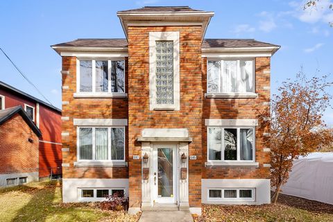 Welcome to 5185-5187 Baldwin! Discover this detached duplex immaculately maintained and renovated over the years. This gem features: Upper unit: a bright 4.5 offering comfort and tranquility. Ground floor with finished basement: spacious with 2 full ...