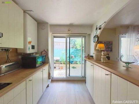 NICE - VAUBAN - SAINT JEAN D'ANGELY : Appartement T3 avec terrasse, parfait pour les amoureux de la tranquillité et de la nature. Si vous rêvez d'un espace où vous pourrez profiter pleinement de vos passions, que ce soit pour prendre soin de vos plan...