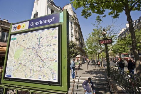 Magnifique restaurant d'angle de 170m2, quartier d'Oberkamp, Paris 11eme. Disposant de 100m2 en RDC, 60 places assises à l'intérieur, refait à neuf avec beaucoup. Toilettes aux normes pmr. Cuisine de plein pied, bar très pratique, tout à été optimisé...