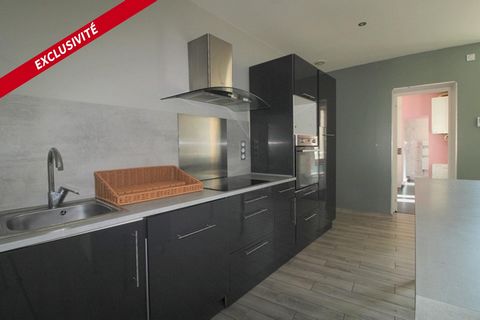 Immeuble idéalement situé au cœur du Chambon-Feugerolles ! Cet immeuble sans charge de copropriété comprend : Deux appartements d'environ 80 m² chacun. Deux locaux commerciaux . Revenu locatif mensuel de 1630 EUROS Ne manquez pas cette occasion d'inv...