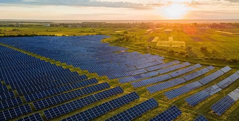 Descubra excelentes oportunidades de inversión en Rumanía con nuestra gama de parques solares totalmente operativos disponibles para la venta. Ubicados en varios lugares estratégicos del país, estos parques solares ofrecen capacidades que van desde l...