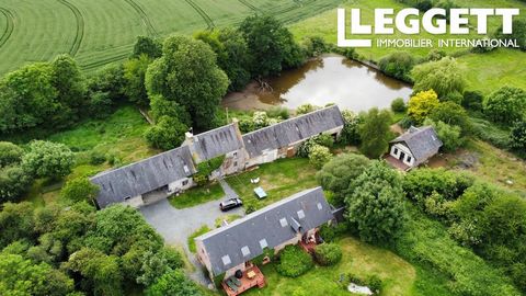 A33498VIC50 - This exceptional property offers a rare opportunity to purchase a complete complex of dwellings, comprising of a large stone farmhouse with plenty of original features, three independent guest houses, renovated to a very high standard, ...