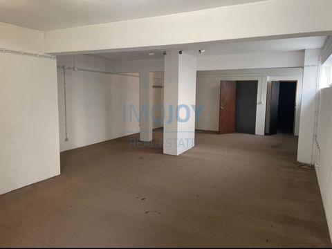 Boutique de 70 m², actuellement louée pour 1 000 €/mois, située à seulement 4 minutes à pied de la station de métro Odivelas. L'unité est située dans une zone privilégiée, entourée de divers services et commerces, assurant une grande visibilité et un...