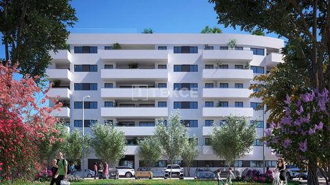 Kwalitatieve Stedelijke Appartementen in een Woongebouw in Torremolinos, Malaga Dit project bevindt zich in de stad Torremolinos, een van de meest dynamische bestemmingen aan de Costa del Sol. Het staat bekend om zijn prachtige stranden, diverse vrij...