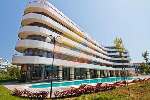 Sunny Beach, spacieux deux-deux chambres meublé avec vue sur la piscine, Résidence Boomerang. L’appartement est situé au 3ème étage, d’une superficie de 70 m². Il se compose d’un séjour (salon-salle à manger) avec une kitchenette dans une niche sépar...