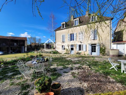 A Courban, agréable village à 15minutes de Châtillon-sur-Seine et 25minutes de l'Autroroute A5, venez découvrir cette charmante maison ancienne, habitable immédiatement, coup de cœur assuré !! Vous serez séduits par des pièces lumineuses et rénovées ...