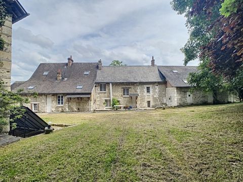 Située à Caumont, cette maison bénéficie d'un emplacement privilégié dans cette charmante commune. Proche des commodités et des points d'intérêts locaux, elle offre un cadre de vie agréable et pratique. Avec une surface habitable de 420 m², cette mai...