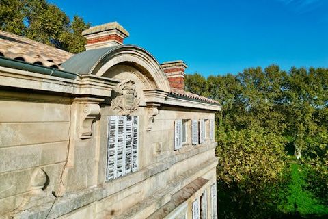 South of the Alpilles, in a peaceful setting, a chateau with tremendous character, in need of restoration. Loaded with history and classified as a remarkable building, this property has everything it takes to become an exceptional residence... As soo...