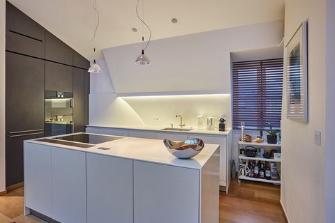 Ce sublime appartement lumineux, décoré avec goût et entièrement équipé, vous fera passer une escapade parisienne intense et incontournable. Situé dans le célèbre « Marais », à seulement 7 minutes à pied de Beaubourg, le quartier regorge d'activité g...