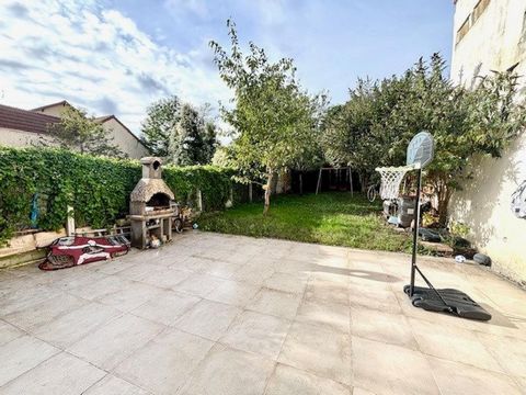 Maison familiale avec beau jardin extérieur