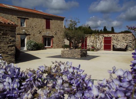 AUTHENTIQUE DEMEURE AVEC GITE ET OU CHAMBRES D'HOTES