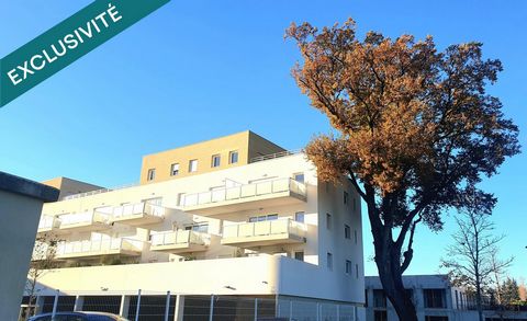 Appartement 105 m2 - pièce de vie avec cuisine ouverte - 1 suite parentale - 2 chambres - 2 salles de bains - 2 grandes terrasses et 2 places de privatives