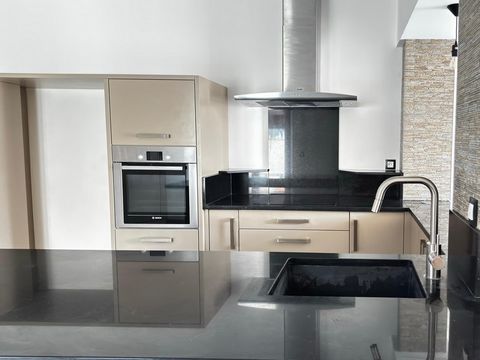 Maison entièrement rénovée T4