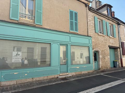 MAISON DE VILLE HAUT POTENTIEL ENVIRON 300M² A RENOVER OU DIVISER