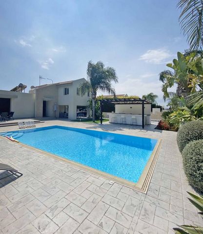 This charming 2 bedroom house is located in the serene Pervolia area, just a short walk from the beautiful coastline. The property offers a peaceful retreat with spacious living areas, a modern kitchen, and two cozy bedrooms. The house is set in a qu...