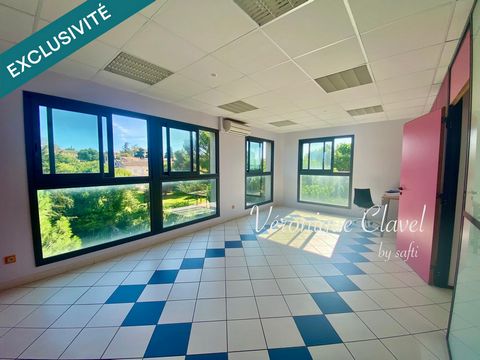rès beau local commercial ou bureau à usage professionnel de 65m2 avec un balcon et une place de parking sécurisée et fermée ascenseur