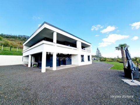 Une villa contemporaine ou confort et sérénité se conjuguent. Ici, l'intimité est garantie à vie.