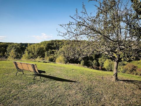 Propriété de charme au cur du Quercy Blanc  255 m² habitables sur 4,4 ha