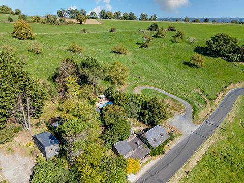 Propriété avec maison d'habitation, gîte, restaurant et piscine