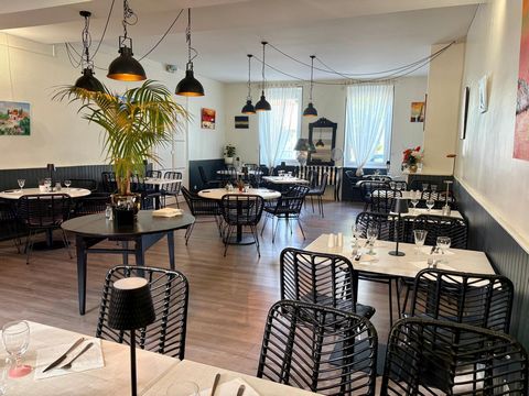 Fonds de commerce, terrasse, jardin, parking