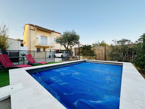 Découvrez le charme et le confort de cette superbe villa moderne et refaite entièrement en 2021 sur une surface habitable de plus de 130M2 idéalement situé à Juignac à deux pas du célèbre GOLF et à proximité du centre-ville. Entièrement rénovée avec ...