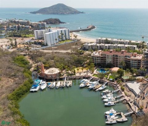 Profitez du style de vie en bord de marina entouré de nature, de confort et de luxe dans ce condo exclusif et entièrement meublé. Proche de la plage et idéal pour vivre, passer des vacances ou investir. Très bien situé, l’un des quartiers les plus pr...