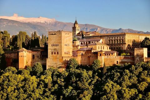 Boutique Hotel for sale in the historic center of Granada, in the Albaicín neighborhood, declared a UNESCO World Heritage Site. Just 3 minutes from the San Nicolás viewpoint with views of the Alhambra and the Generalife and the Lona viewpoint with be...