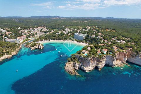 Great investment opportunity for a building plot of 26,016 m² located in Cala Galdana, belonging to the municipality of Ferreries. The plot offers 19 plots with an area of between 800 m² and 1,008 m², where the average buildable area on each plot is ...