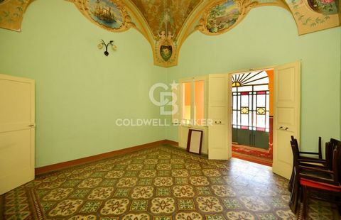 SOGLIANO CAVOUR - LECCE - SALENTO In Sogliano Cavour, in a central area, full of services and facilities, we are delighted to offer for sale a palace of about 740 sqm consisting of a commercial property on the ground floor and a beautiful large apart...