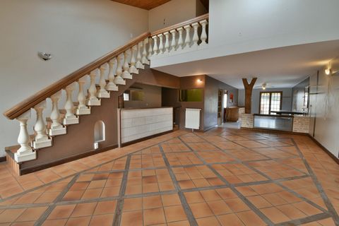 Dpt Charente Maritime (17), à vendre SAINT SAVINIEN maison P8 de 255 m² - Terrain de 1 094,00 m²