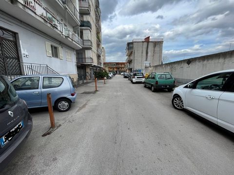 San Giorgio a Cremano, bartolo longo/ Ponticelli limit close to the motorway junctions. We offer for sale, a large multifunctional structure (280 square meters), distributed in six rooms, ideal for any activity. Excellent state of maintenance for red...