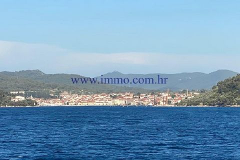 A newly built hotel complex with an area of approx. 9,000 m2 is for sale, located on a plot of 12,000 m2. The hotel is located on the Makarska Riviera, in the first row to the sea, next to the crystal clear sea and a beautiful pebble beach. Hotel con...