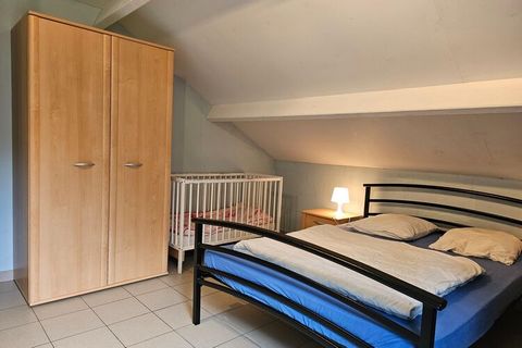 Z 6 sypialniami i 4 łazienkami Gîte Lu Tchiesse du Gâtte zaoferuje przestrzeń i komfort 19 osobom. Ponadto każdy znajdzie coś do wypoczynku i zabawy na swój sposób, co czyni ten dom idealnym miejscem do zamieszkania na zjazd rodzinny. Niektórzy ucies...