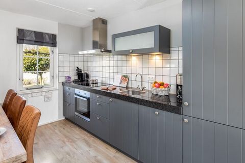 This detached, restyled villa is located in the Buitenhof Domburg holiday park, just 1 km from the lovely North Sea beach in the pleasant seaside resort of Domburg. The villa is comfortably furnished and has a living room with a TV and an open kitche...