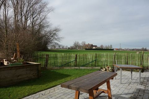 Enjoy a wonderful, relaxing holiday in this cozy holiday home in Zuienkerke. It has a pleasantly furnished terrace in the garden to let you dine under the sun. The accommodation is located between Vierwege and Zuienkerke. The coastal town of Blankenb...