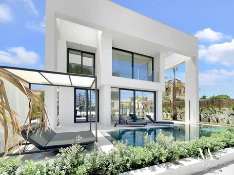 This newly built villa with sea and marina views is located just a few meters from the sophisticated marina of Port Adriano. The property for sale impresses with its modern architecture, minimalist design and high quality interior. On a space of 315m...