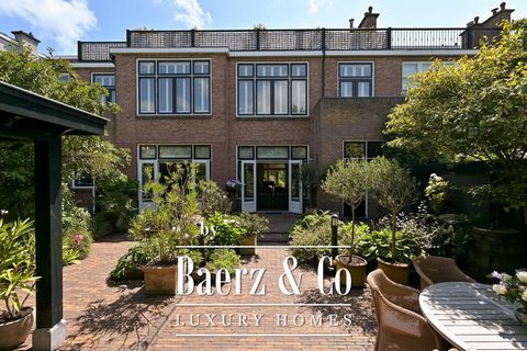 TWO BEAUTIFULLY COMBINED HOUSES NUMBER 80 AND 82 WITH TOTAL RESIDENTIAL AREA 400M2 AND BASEMENT OF 70M2 Located in one of the most beautiful spots in the Benoordenhout we have on offer a magnificent double townhouse with a total living surface of 400...