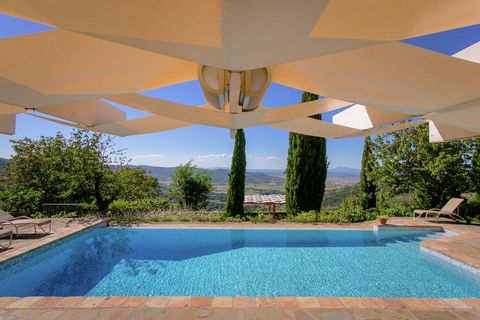 This is a traditional villa in Cortona with 4 bedrooms and can accommodate 8 people. It is surrounded by cherry trees and offers stunning views of the hills around it. It features a swimming pool and sauna for relaxation and is perfectly suited for f...