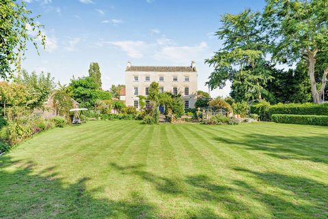 Luxury Grade II Listed Georgian Estate with Adjoining Cottage and Barn - A Rare Investment Opportunity Welcome to this exquisite Grade II Listed Georgian house nestled in the picturesque village of Congresbury, where history and modernity intertwine ...